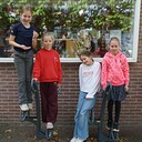 Kinderen etaleren Wereldwinkel voor Dierendag
